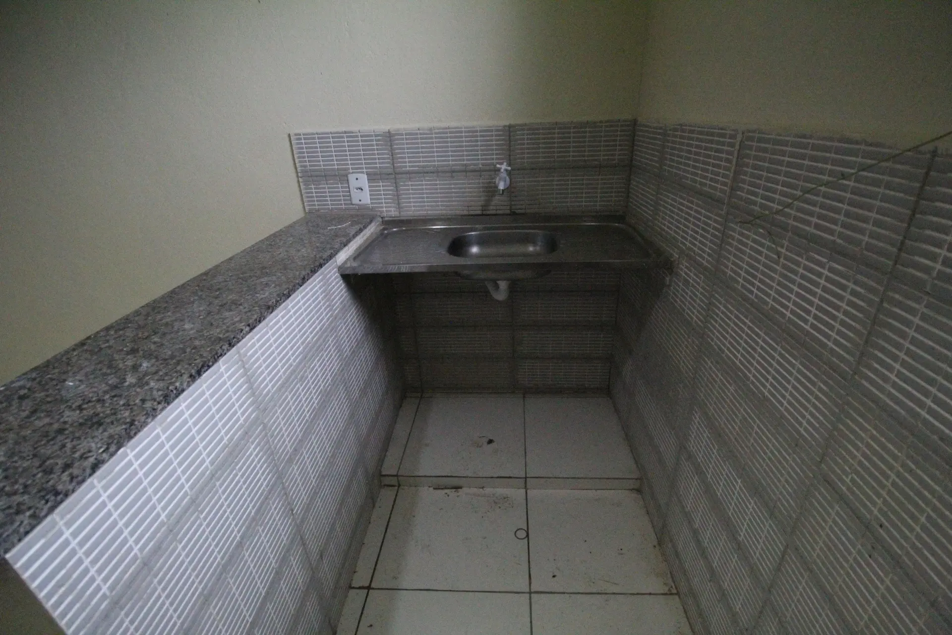 Kitnet sin amueblar con 1 suite y 1 baño — photo 14