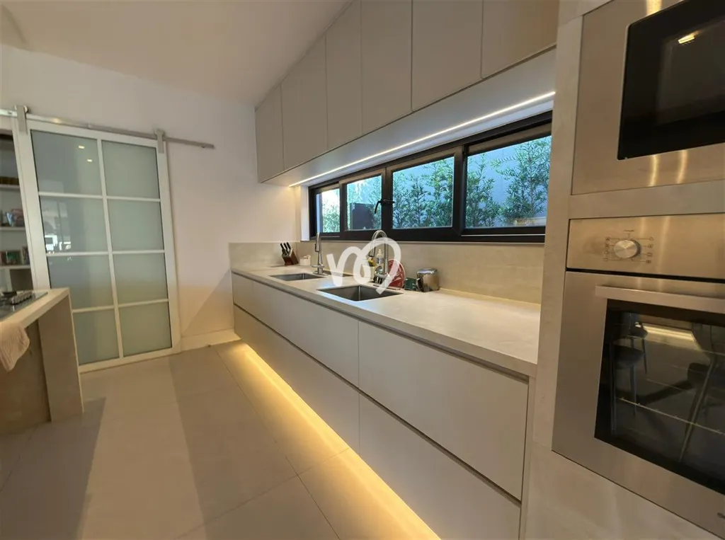 Duplex house with 5 bedrooms and 5 bathrooms — photo 25