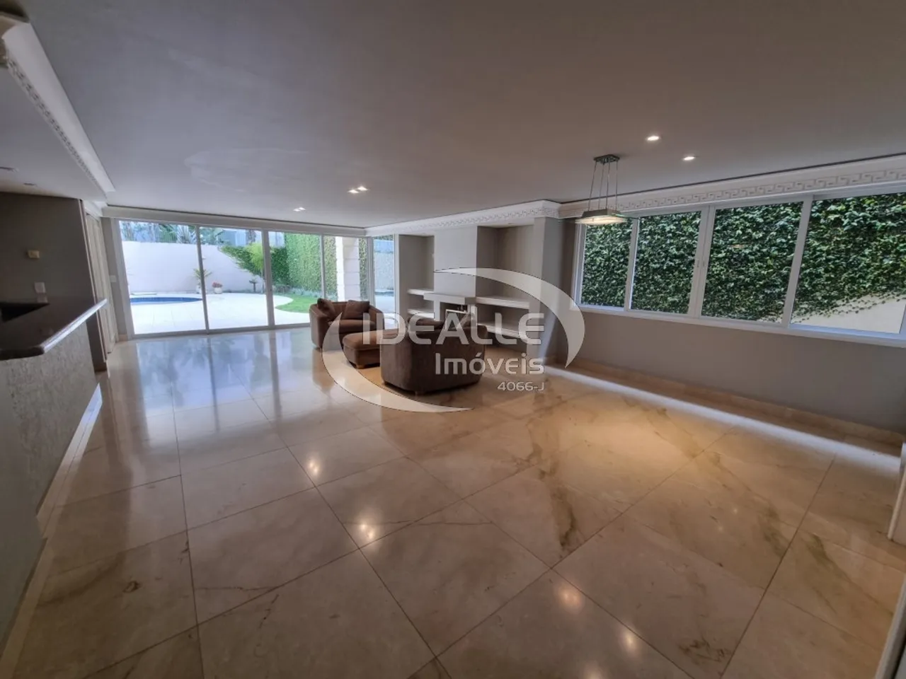 Rental house with 5 bedrooms and 6 bathrooms — photo 10