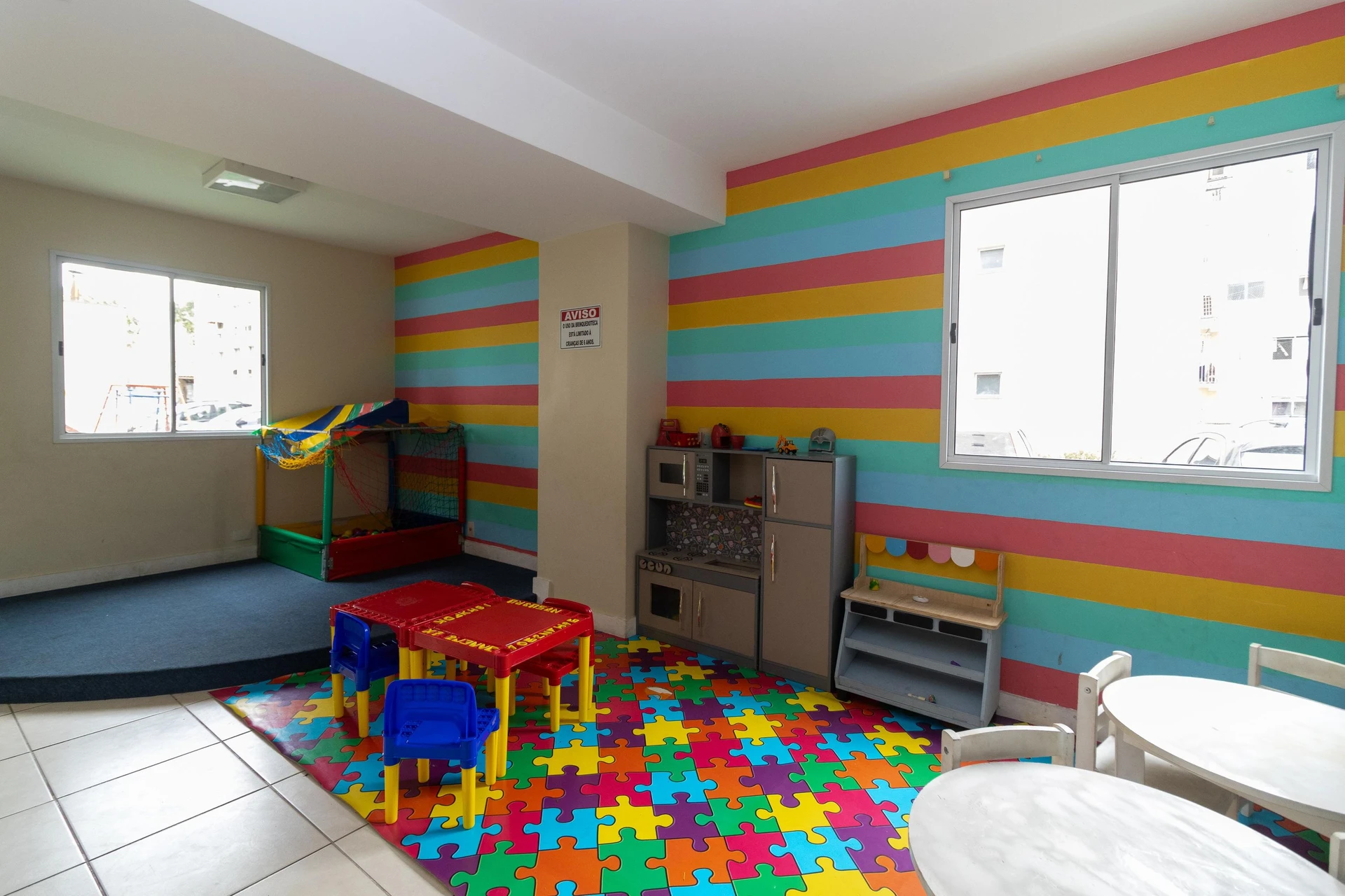 Furnished 2-bedroom apartment with balcony — photo 31