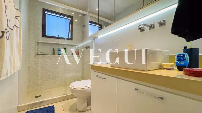 Apartment with a closed kitchen and 4 bedrooms — photo 14