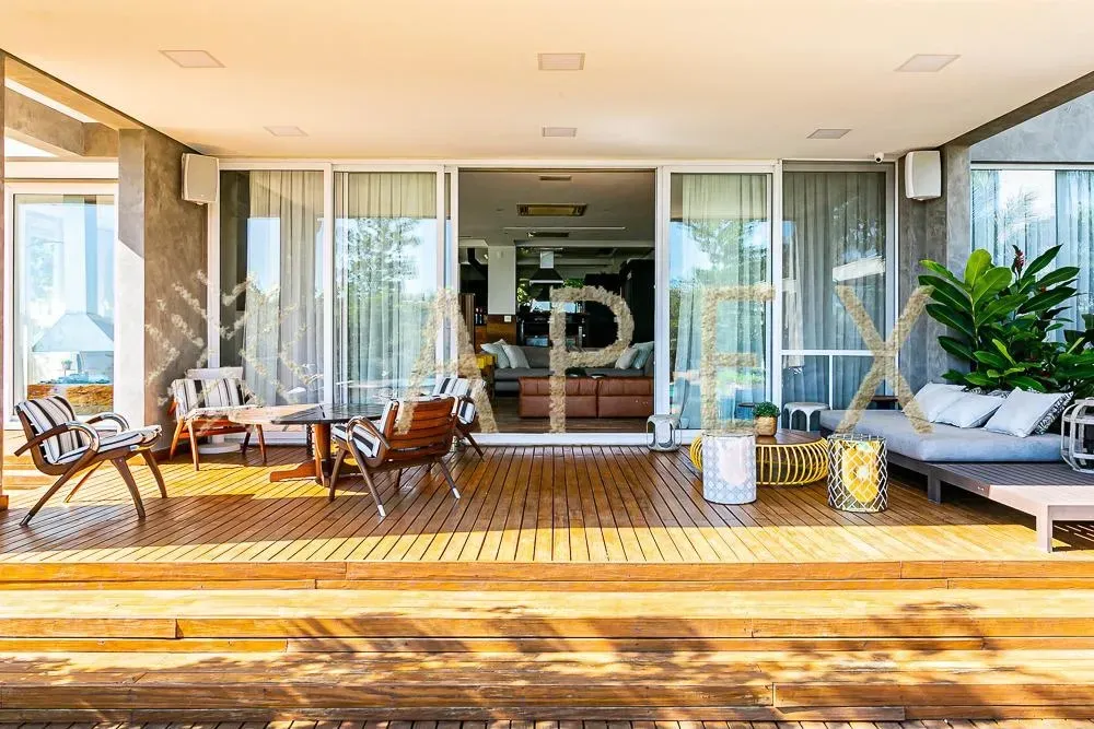 6 en-suite bedrooms, 9 bathrooms, 1600 m² and BBQ — photo 6