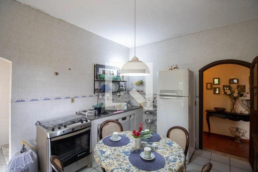 Furnished house with 4 bedrooms and 215 m² — photo 14
