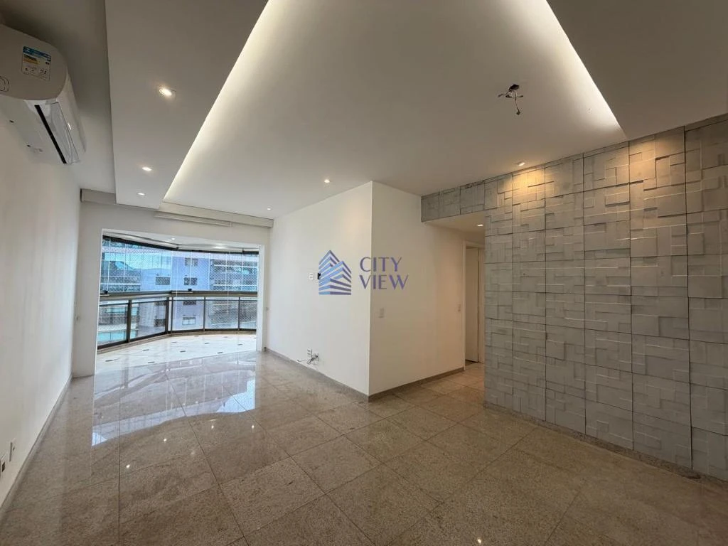 3-bedroom apartment with glass-enclosed balcony — photo 4