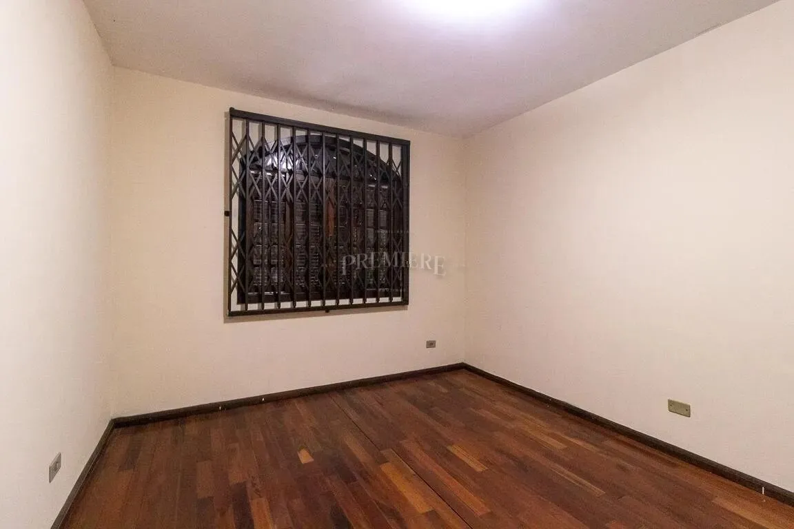Furnished house with desk area and 6 bedrooms — photo 33