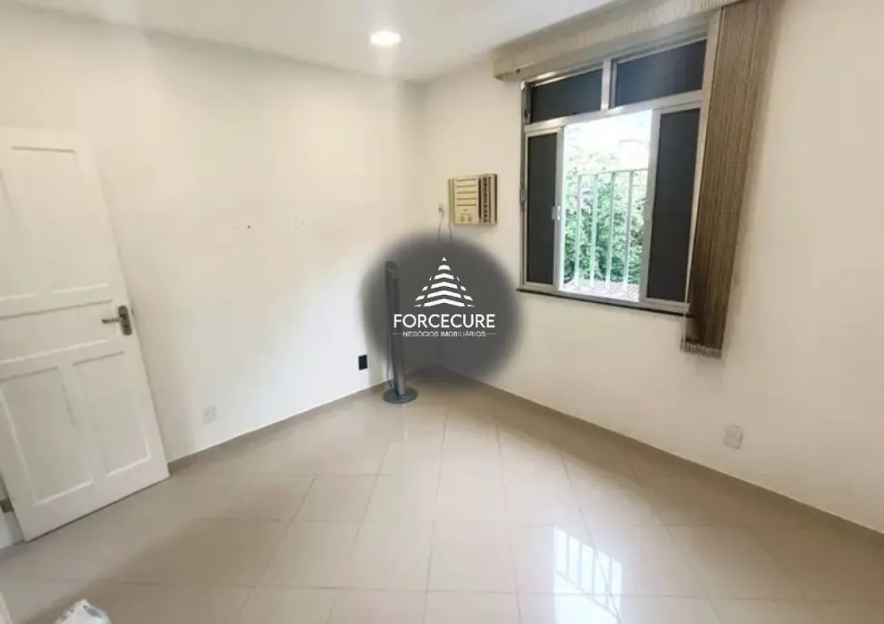 3-bedroom apartment with 3 bathrooms and tile floors — photo 8