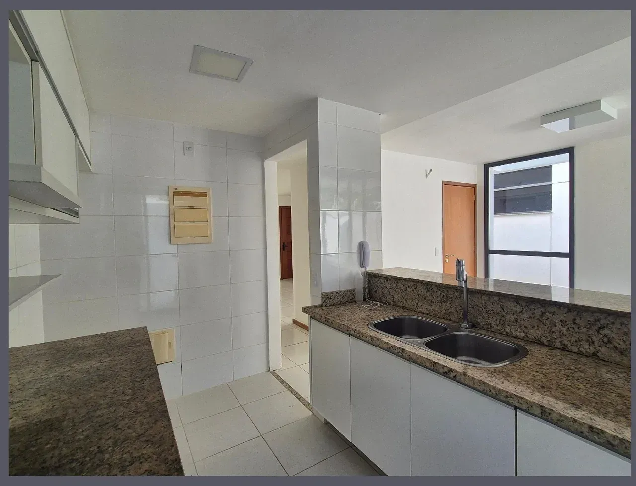 Rental house with 4 bedrooms and 300 m² — photo 2
