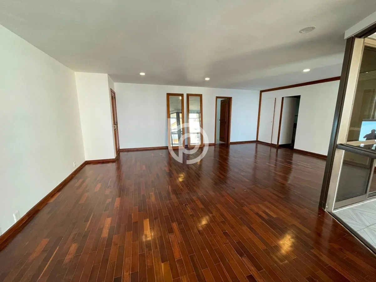Rental apartment with 4 bedrooms and 4 bathrooms — photo 33