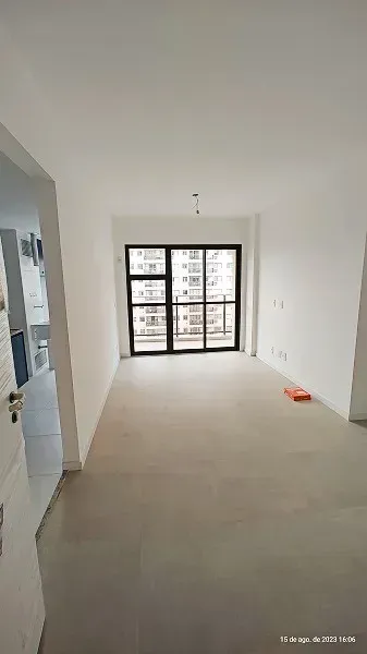 Apartamento sem mobília com vista para a cidade e montanhas — photo 2