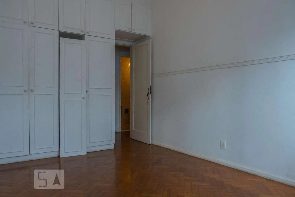 225 m² apartment with 4 bedrooms and a balcony — photo 6
