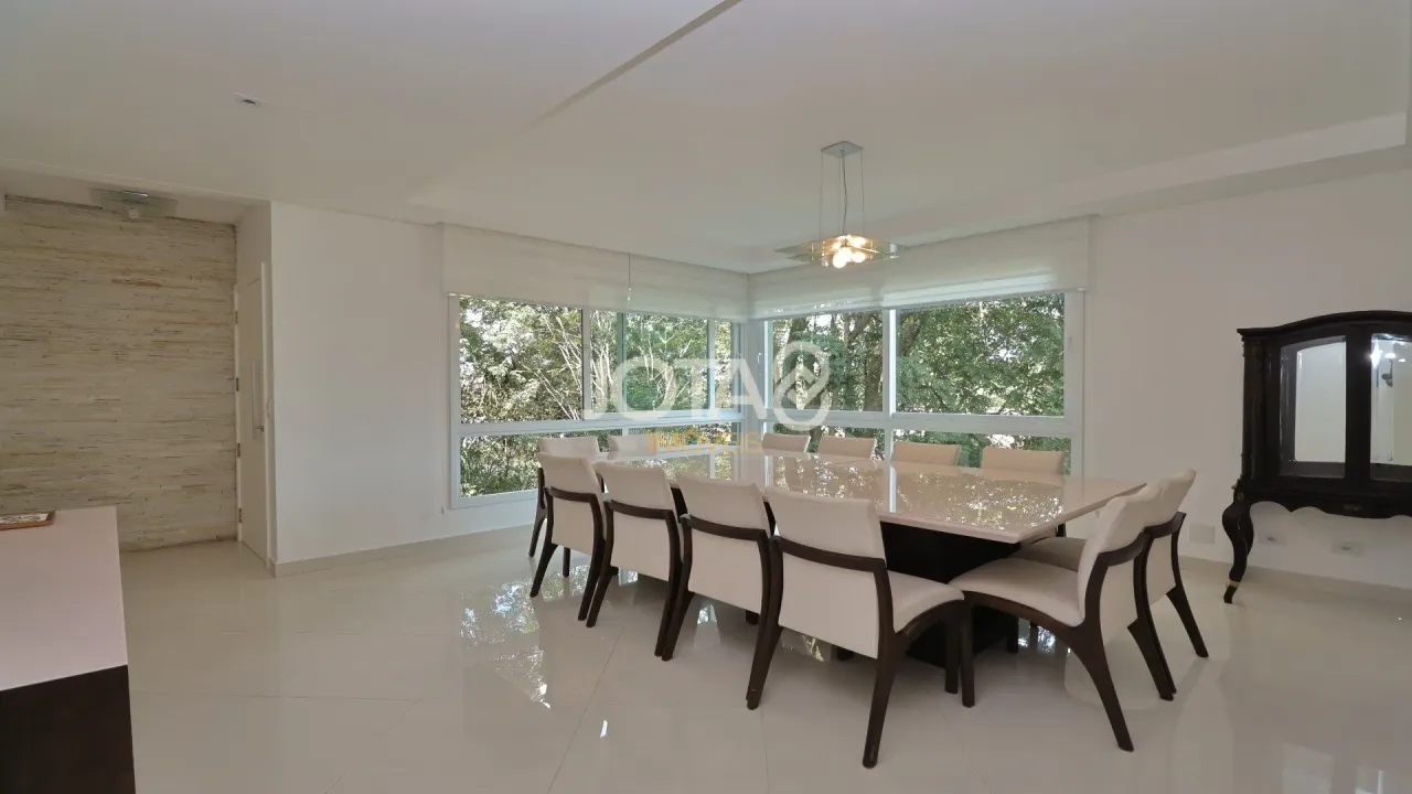 House with 5 bedrooms and a balcony in 370 m² — photo 16