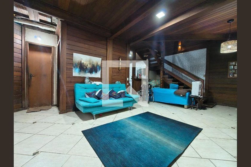 3-bedroom house with a walk-in closet — photo 9