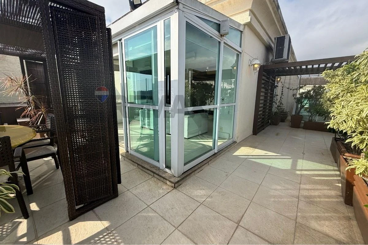 Furnished 4-bedroom apartment with 246 m² — photo 32