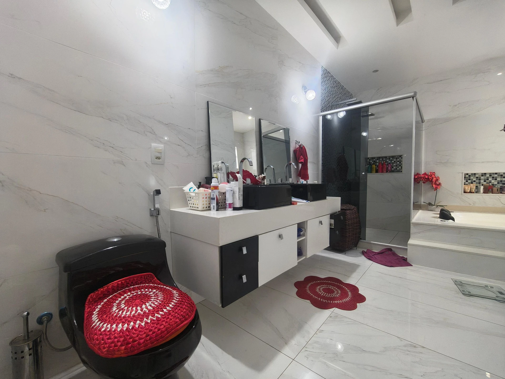 Furnished house, 220 m², with a bathtub — photo 34