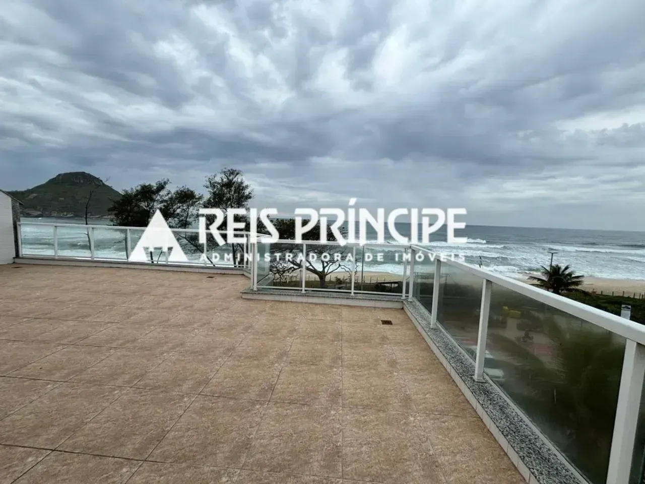 Unfurnished apartment with 4 bedrooms and a glass balcony — photo 5
