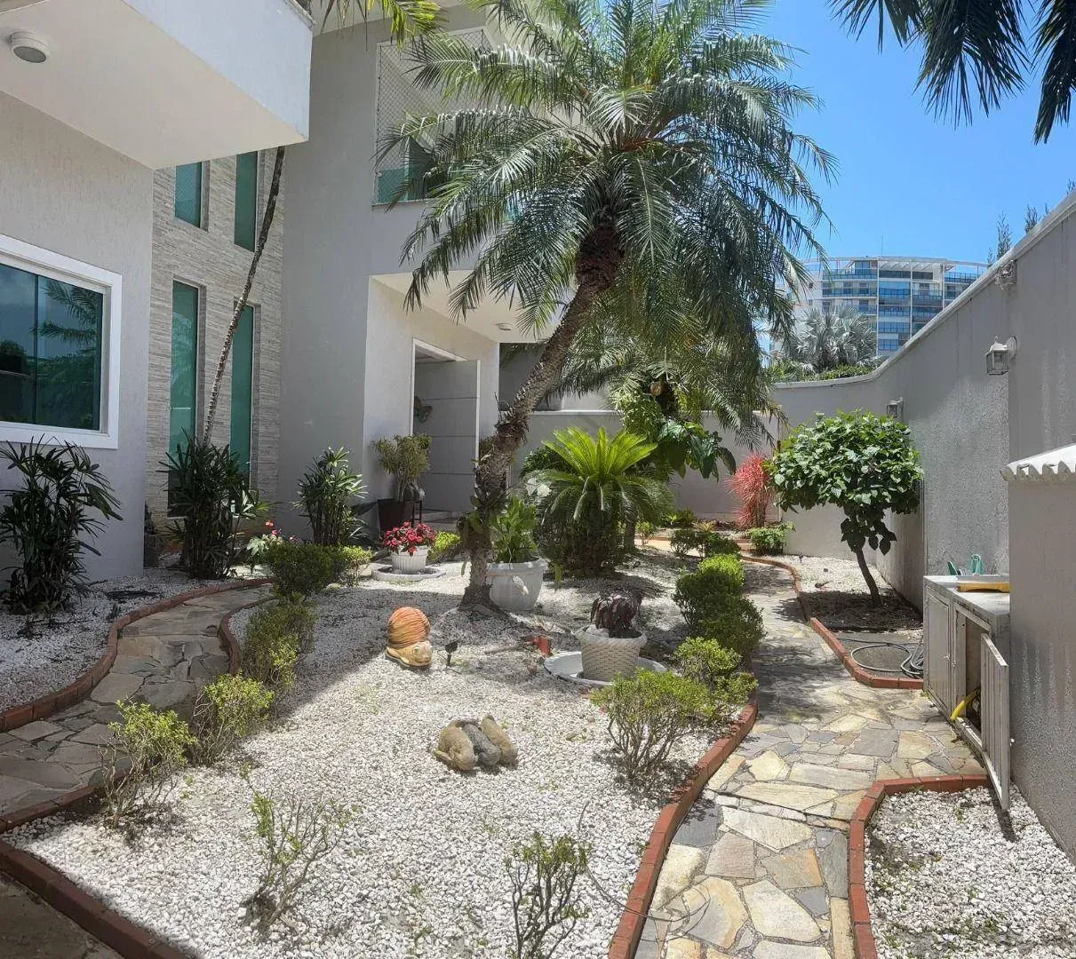 Furnished house 830 m² with 6 bedrooms and open kitchen — photo 18