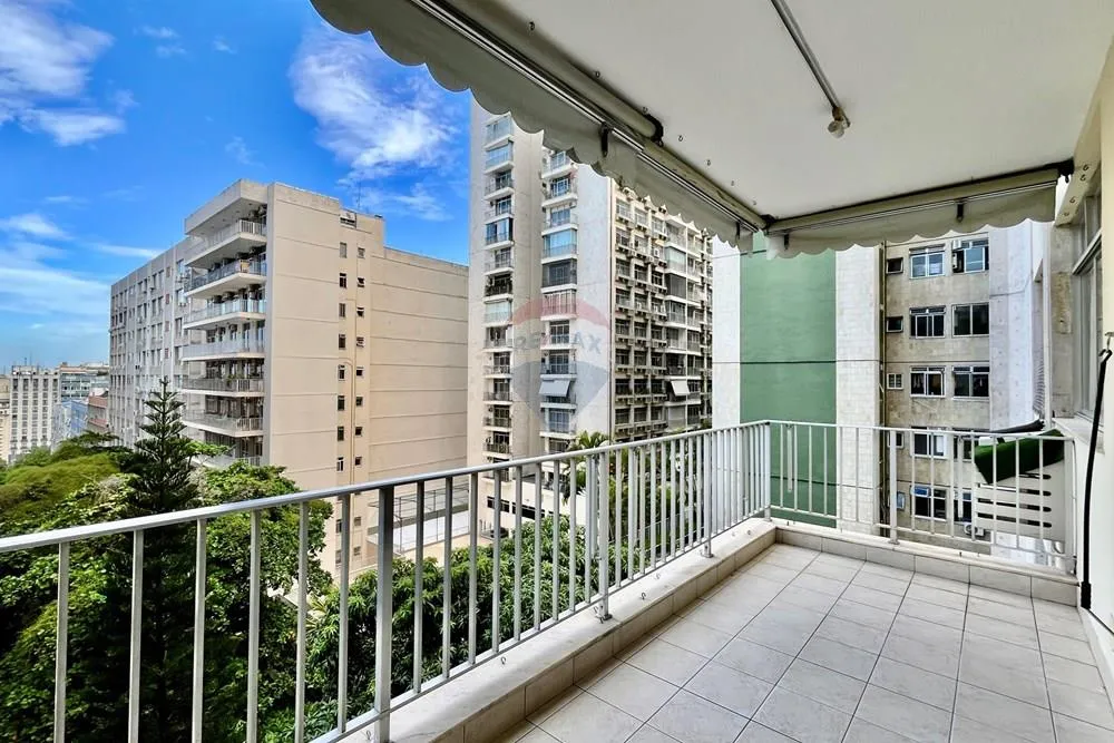 3-bedroom apartment with a mountain view in Rio de Janeiro — photo 26