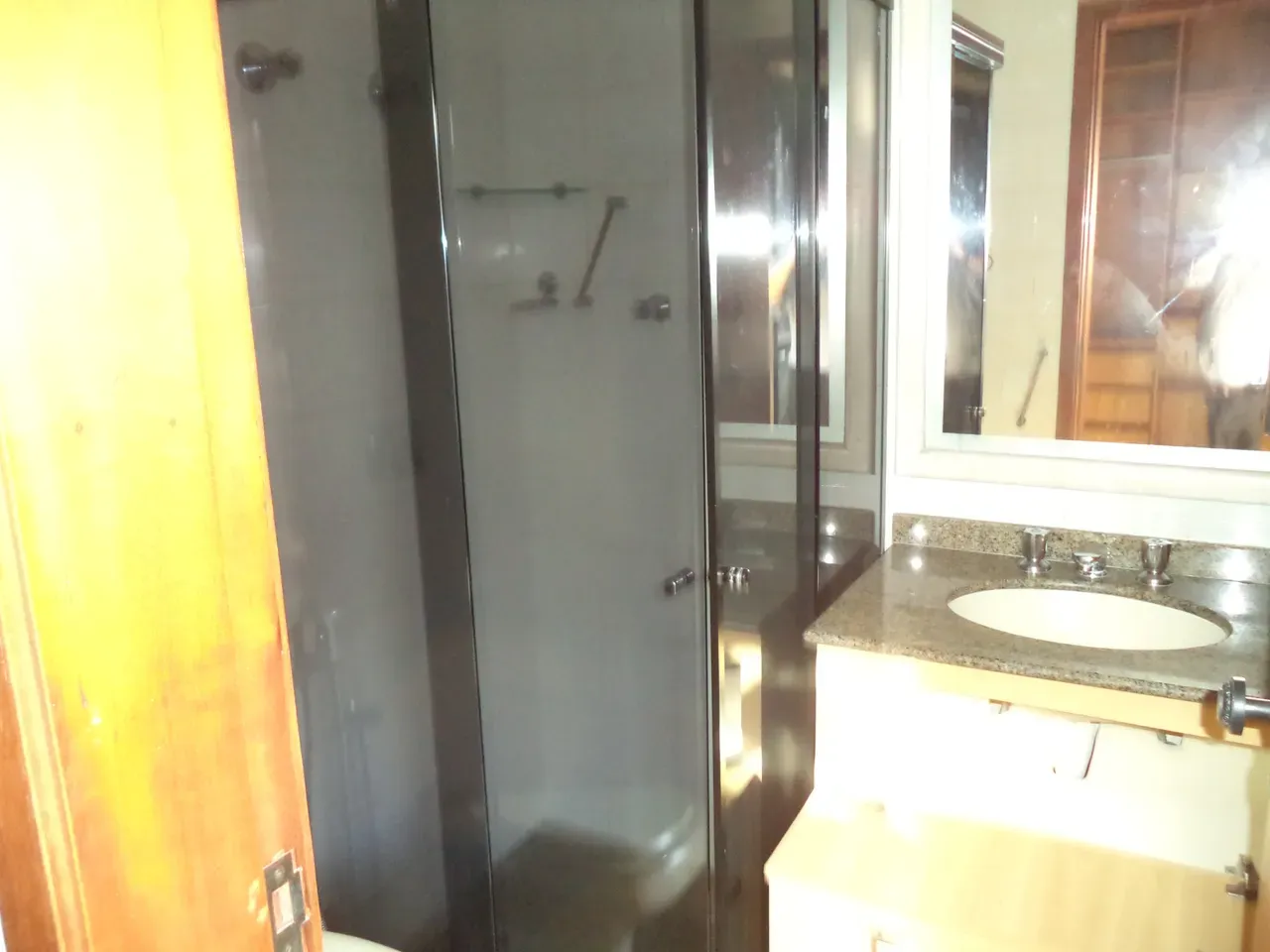 93 m² apartment with 2 bedrooms and 3 bathrooms — photo 27