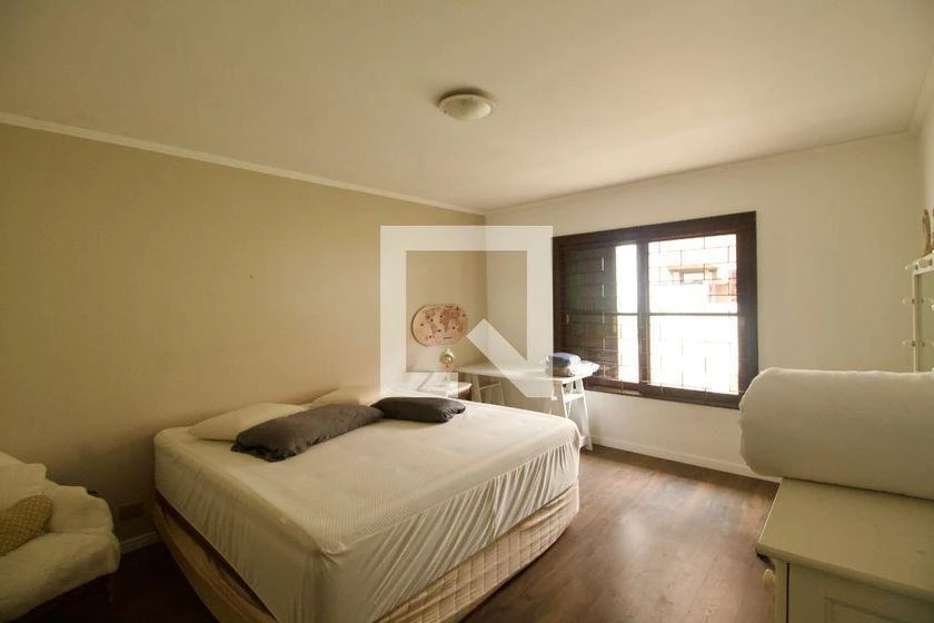 5-bedroom house with a home office — photo 11