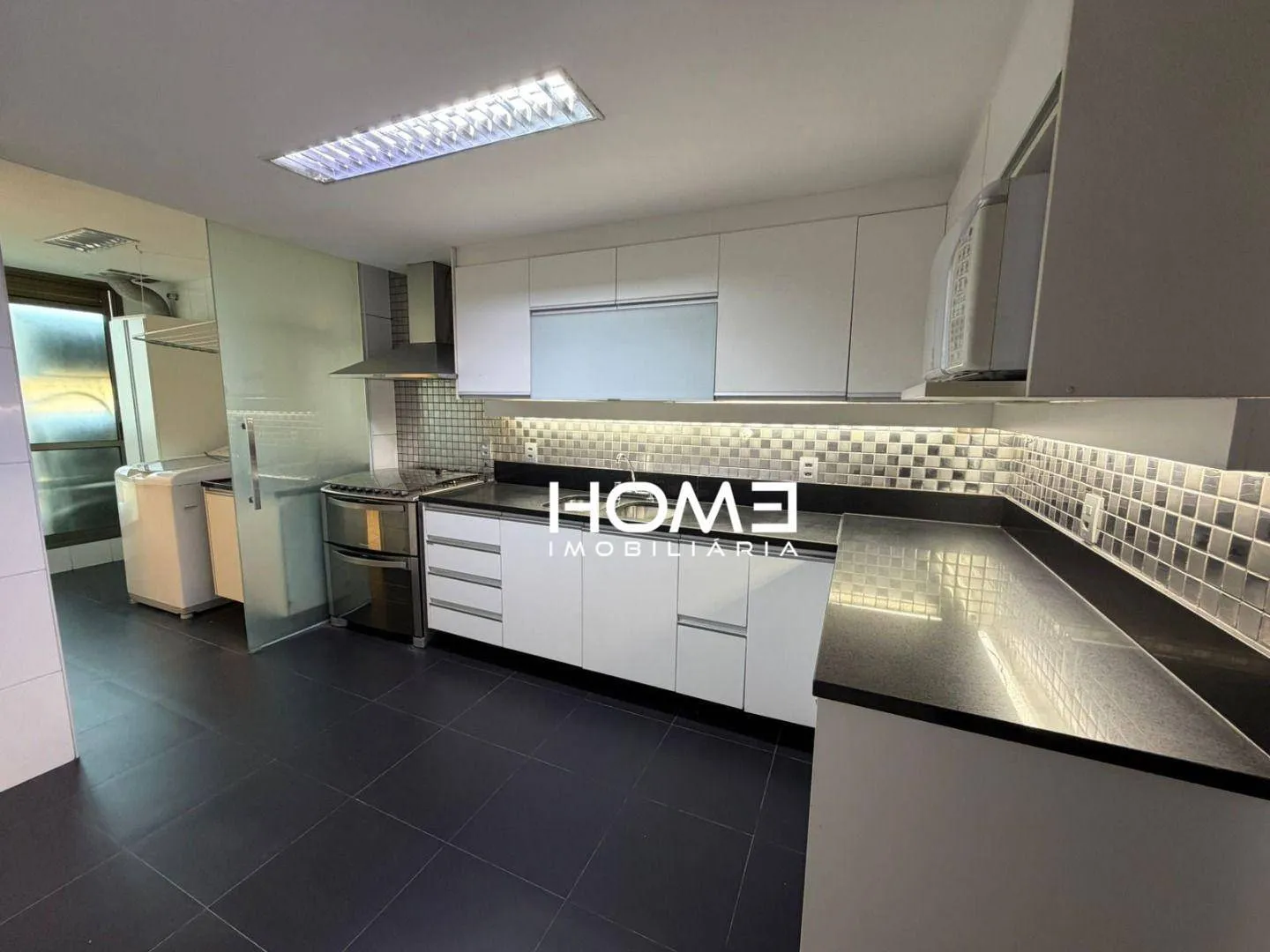 Furnished apartment, 365 m², with floor-to-ceiling windows — photo 20