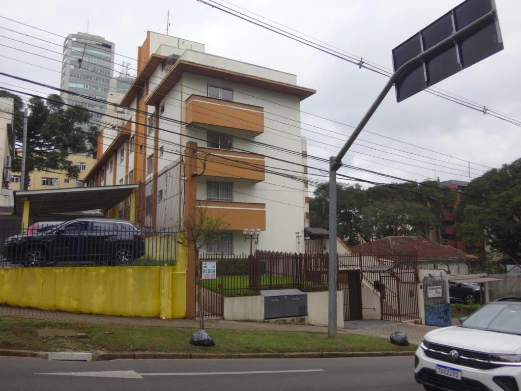 2-bedroom apartment with wood or laminate floors in Curitiba — photo 22