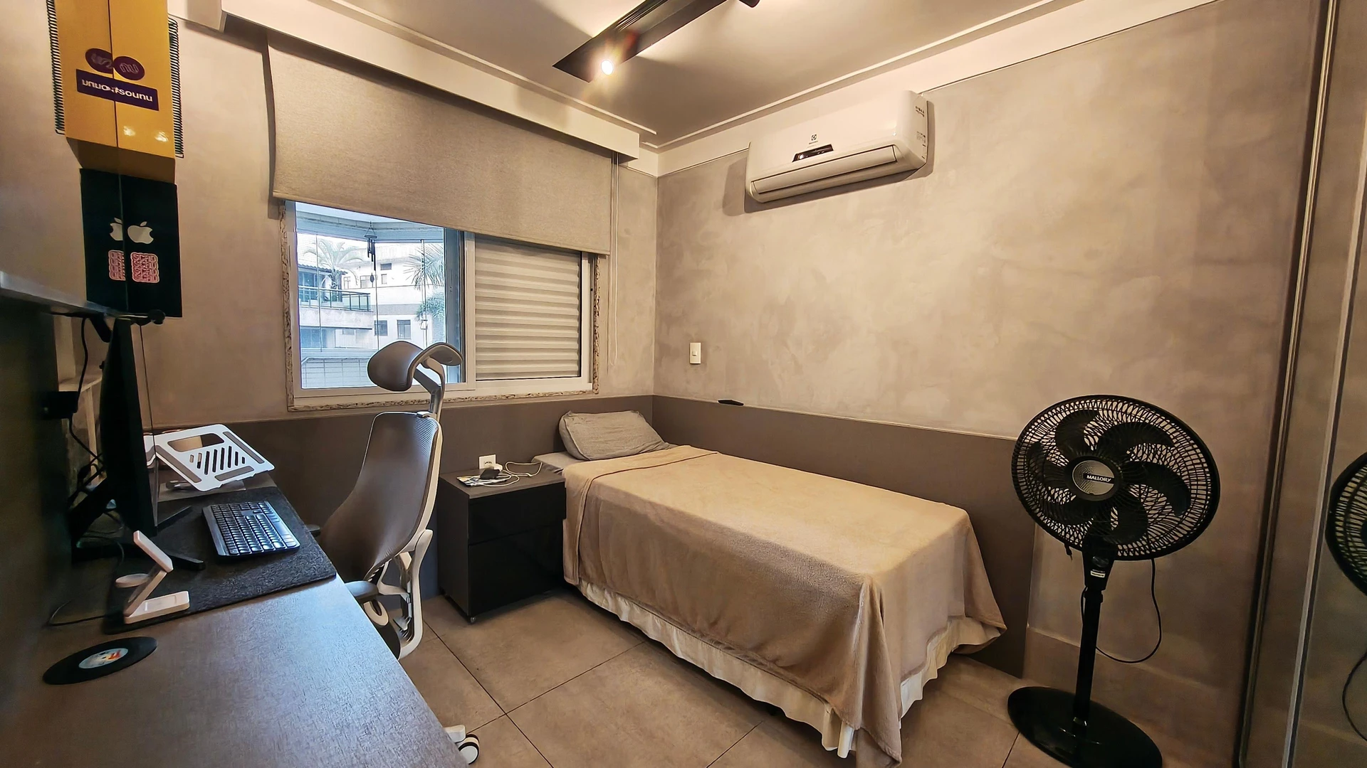 Furnished apartment, 160 m², with a glass-enclosed balcony — photo 28