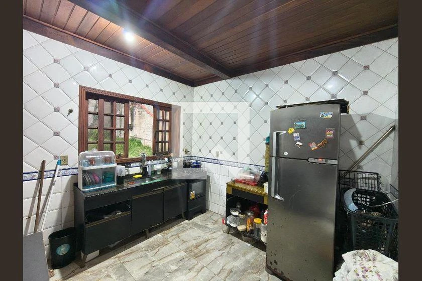 3-bedroom house with a walk-in closet — photo 2