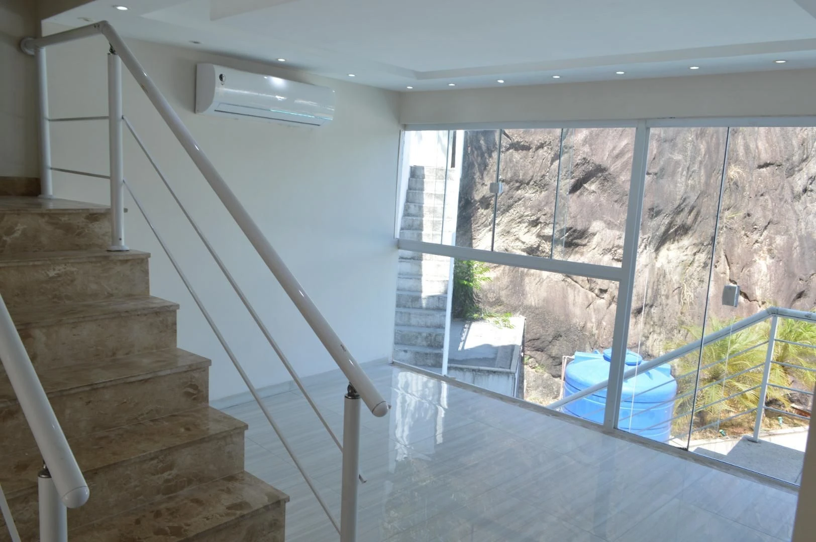 Ванна та 3 спальні: будинок 390 м² — photo 24