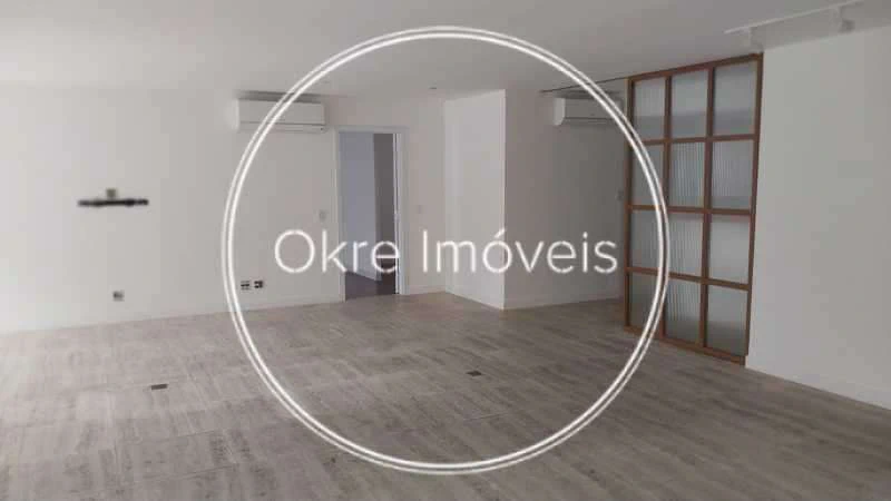 4-bedroom apartment with an open kitchen and stove — photo 9