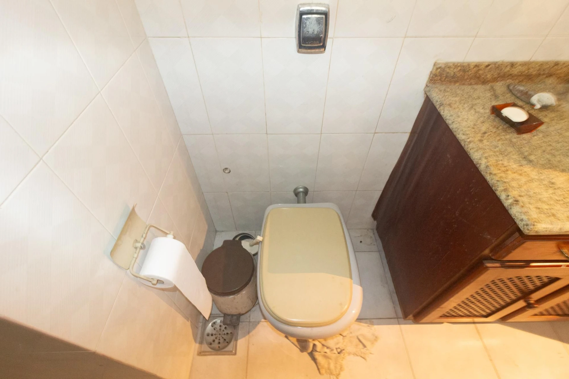 Bathtub in a 5-bedroom house, 626 m² — photo 75