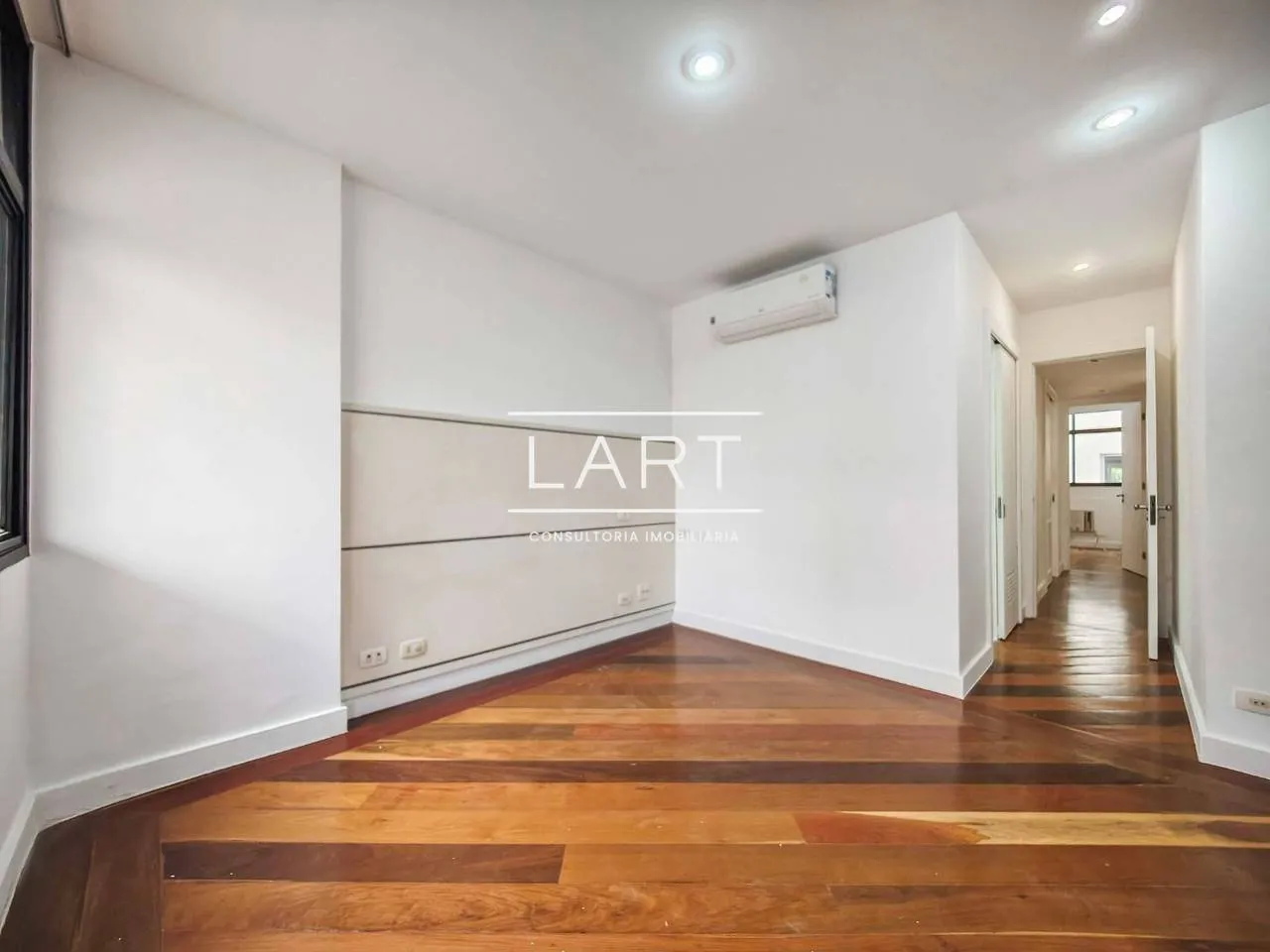 Floor-to-ceiling windows in a 3-bedroom apartment, 125 m² — photo 5