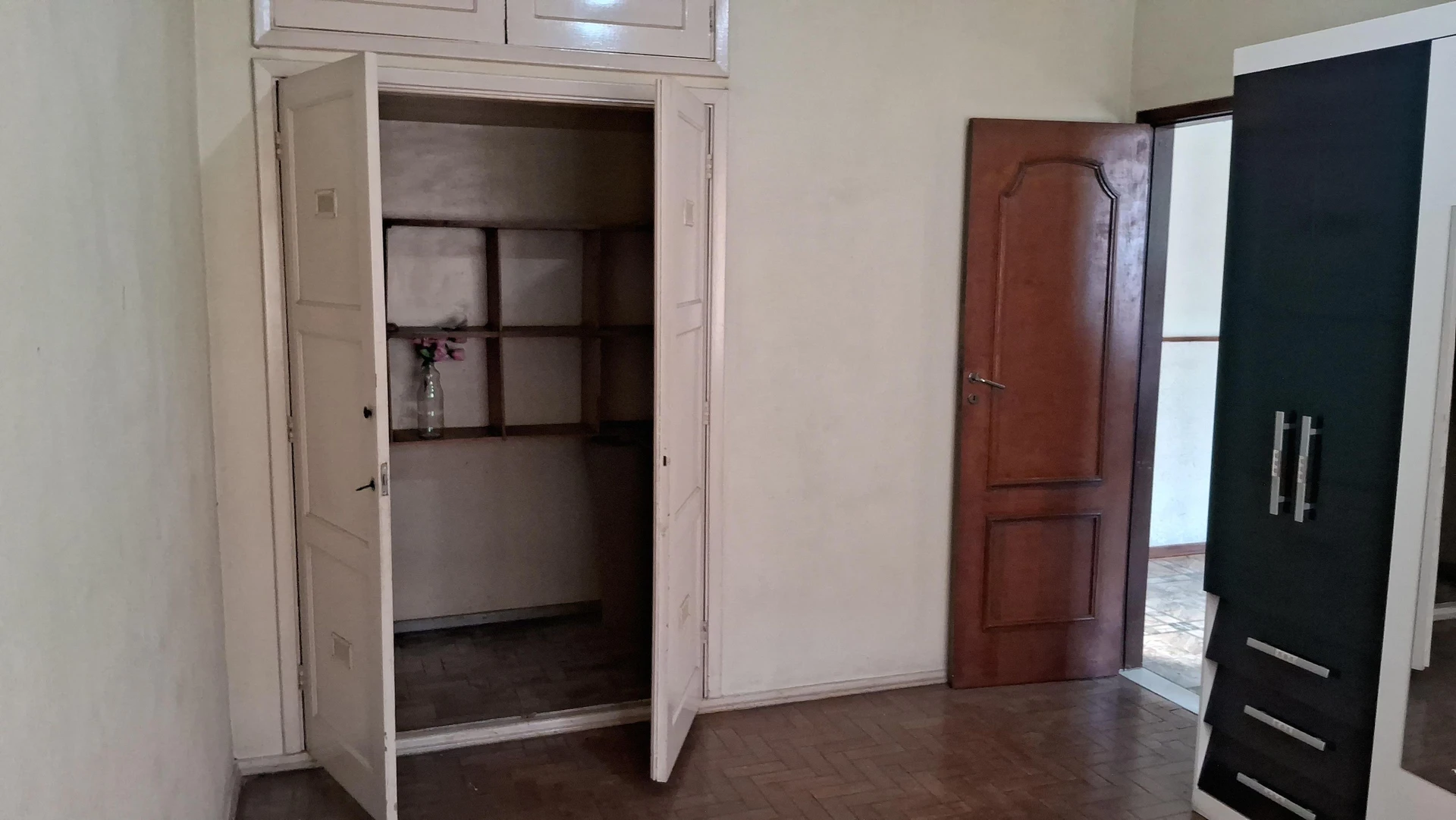 Unfurnished apartment with a closed gas kitchen — photo 11