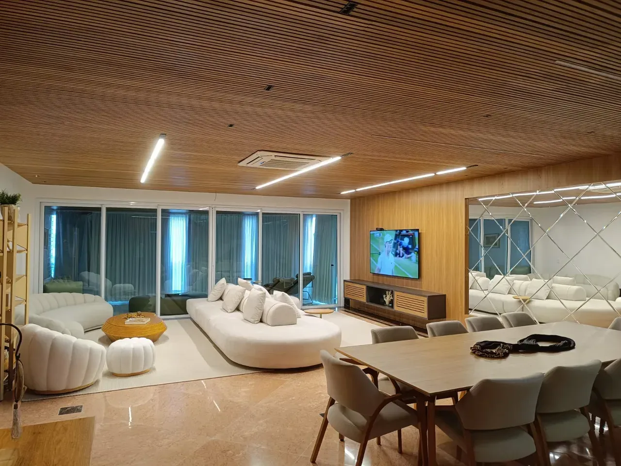 575 m² duplex with 4 bedrooms and 5 bathrooms
