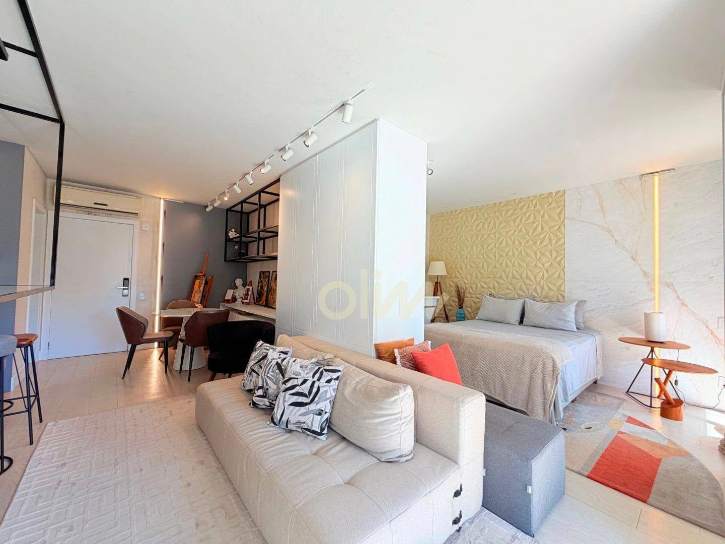 Furnished studio with 1 bedroom and open-plan kitchen 57 m² — photo 2