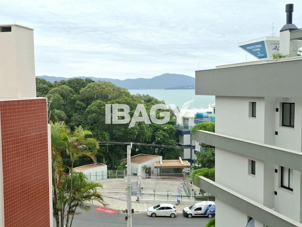 One-bedroom apartment with a water view — photo 20