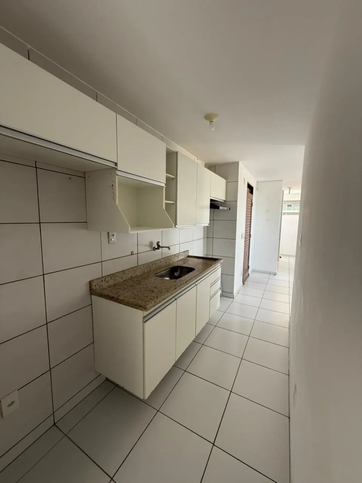 3-bedroom apartment with 1 en-suite and 2 parking spots — photo 8