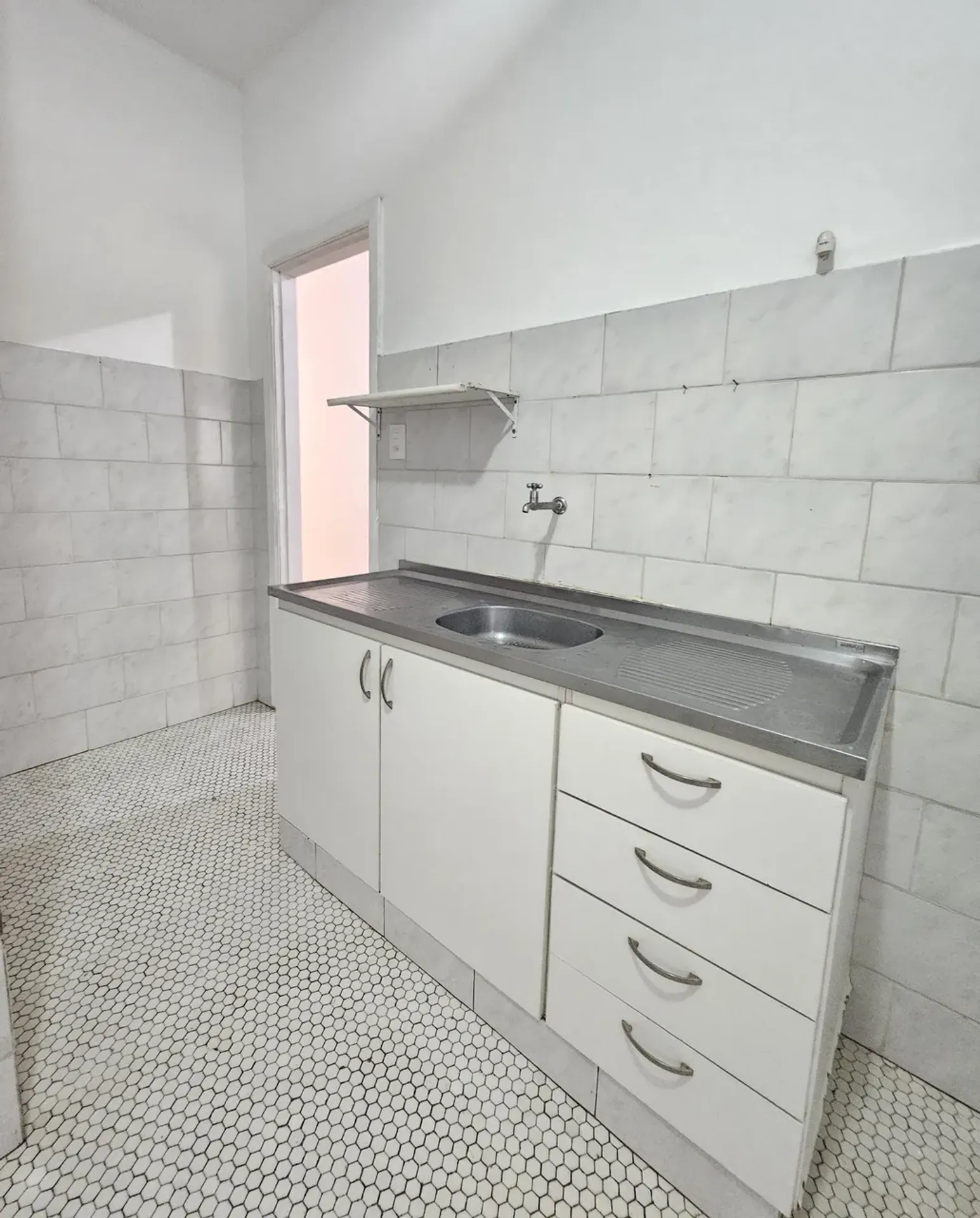 Apartamento com 2 quartos e 80 m² com chuveiro e banheira — photo 22