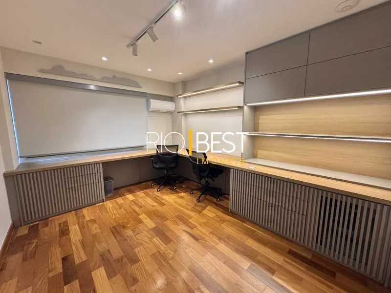 Floor-to-ceiling windows in a 4-bedroom apartment, 240 m² — photo 26