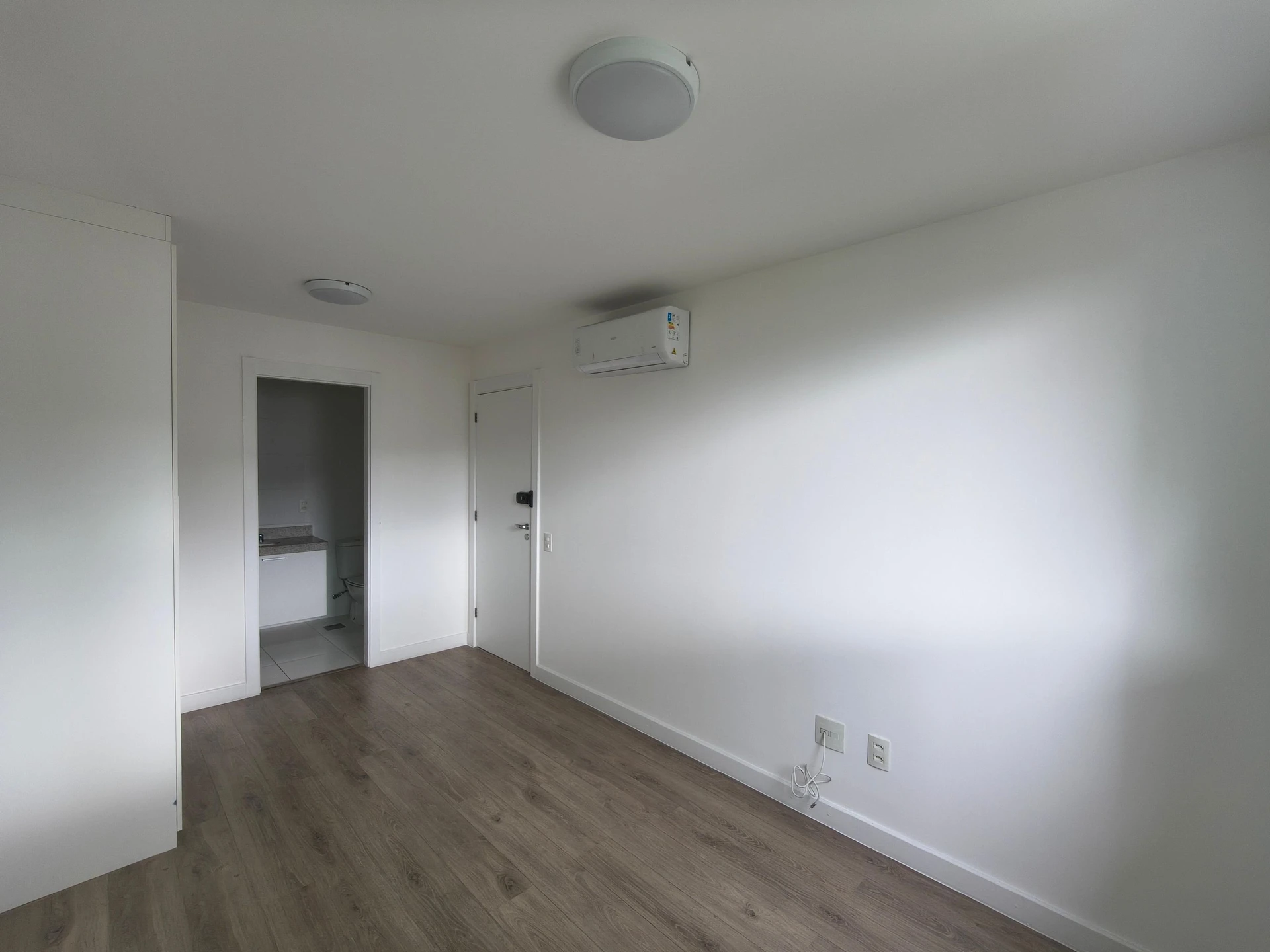 Apartamento, 82 m², com janelas do piso ao teto — photo 29