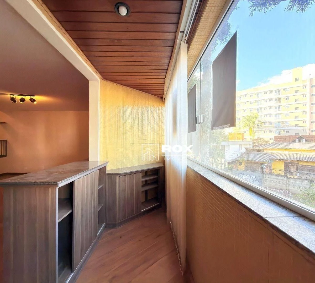 Furnished apartment, 170 m², with a glass-enclosed balcony — photo 17