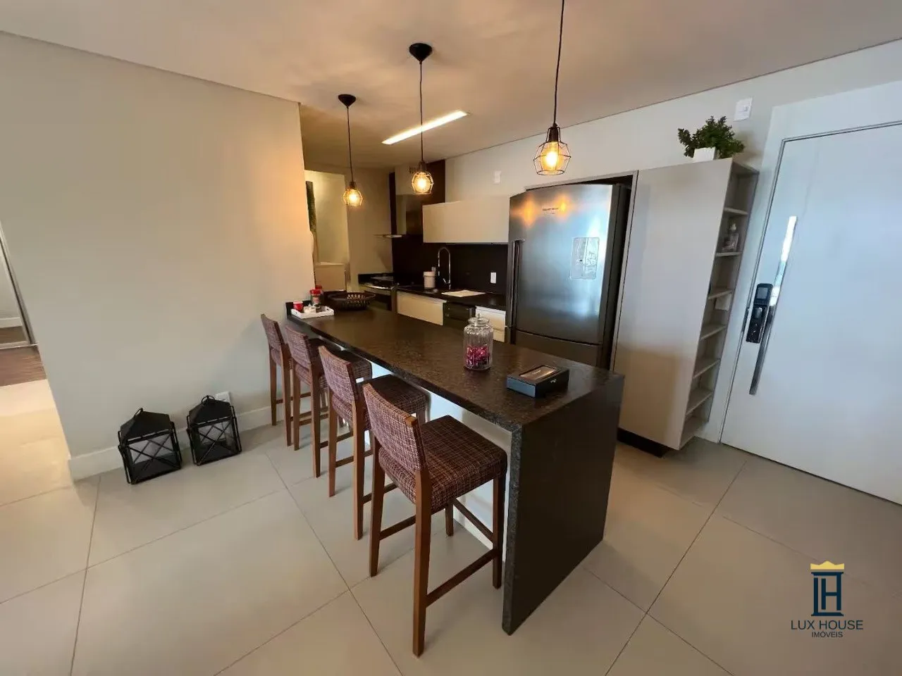Furnished 2-bedroom apartment with suite and 2 parking — photo 8
