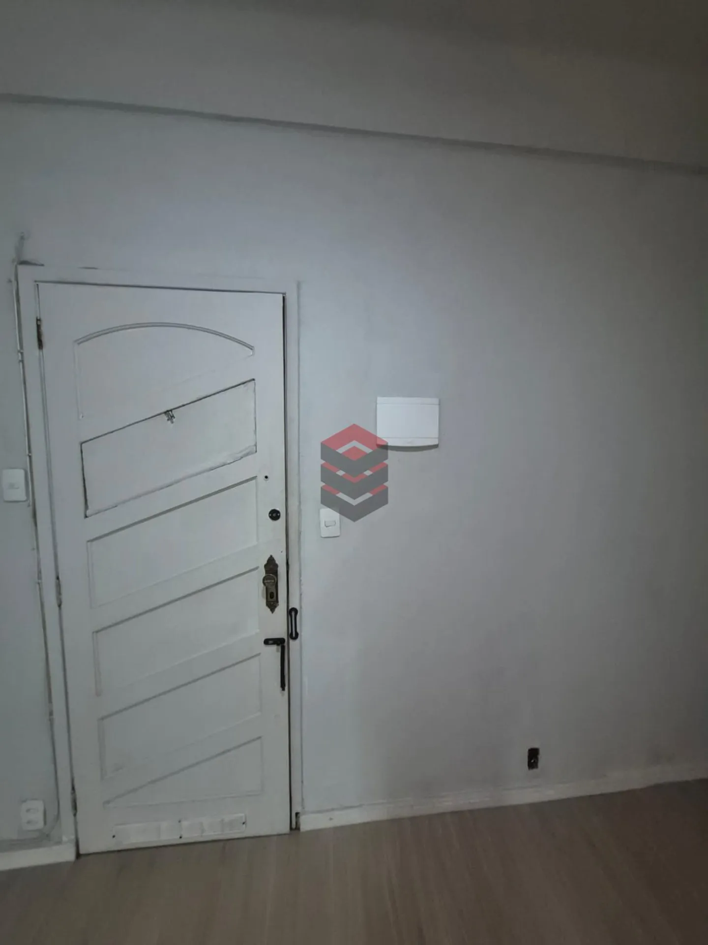 Wood or laminate floors in a one-bedroom apartment, 37 m² — photo 21