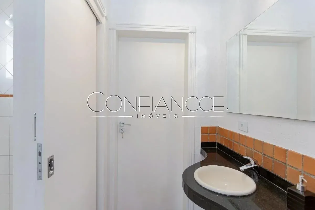 House with 4 en-suite bedrooms and 6 parking spaces — photo 20