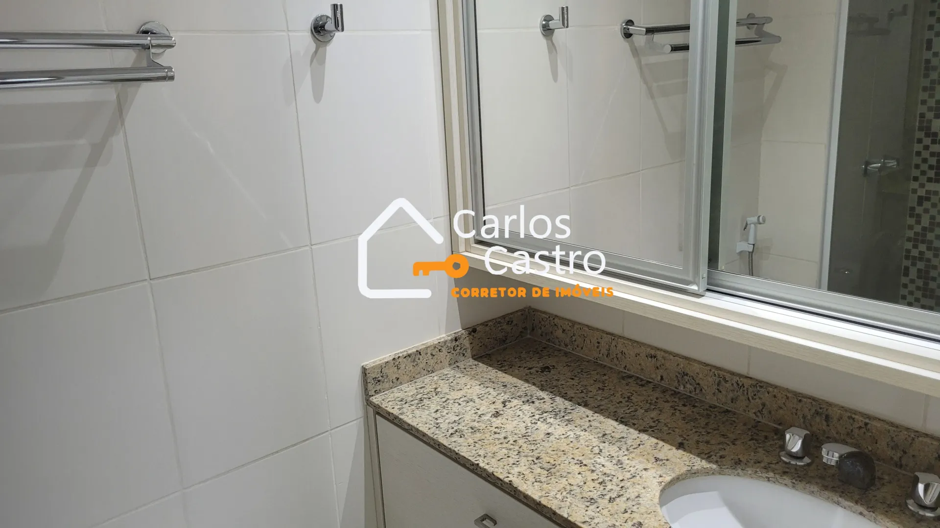 Jacuzzi in a 3-bedroom apartment, 86 m² — photo 23