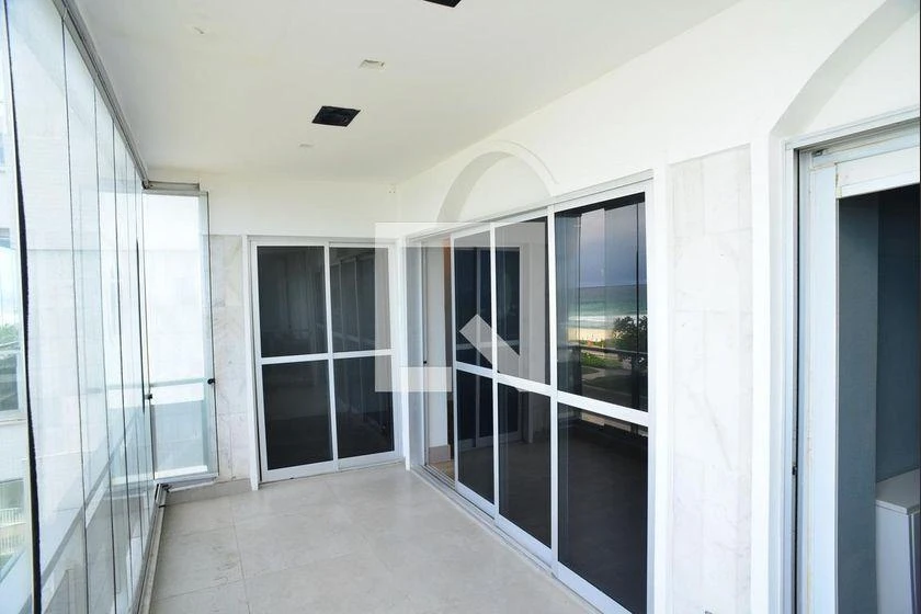 3-bedroom apartment with a walk-in closet — photo 7