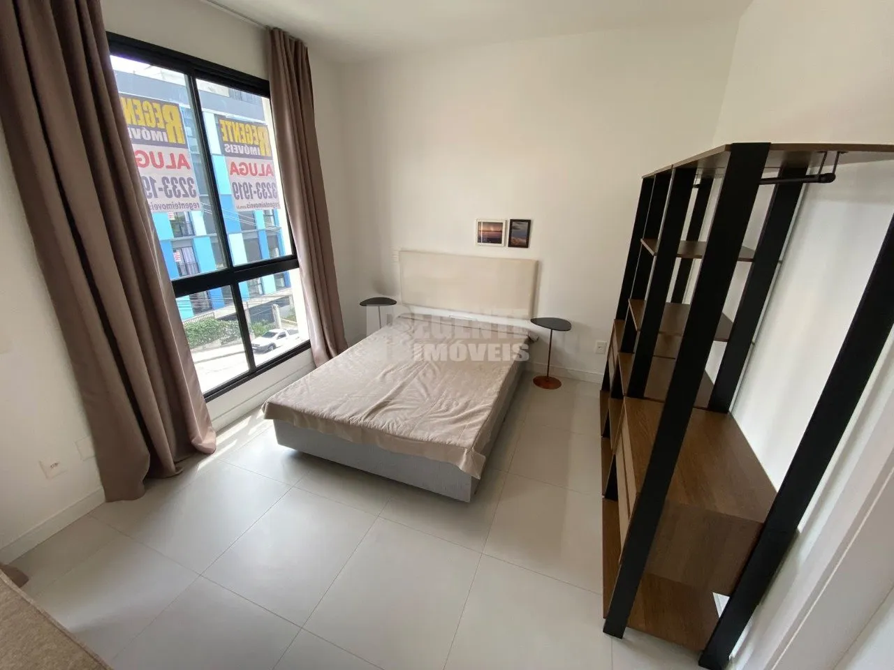 One-bedroom apartment in a building with a gym — photo 15