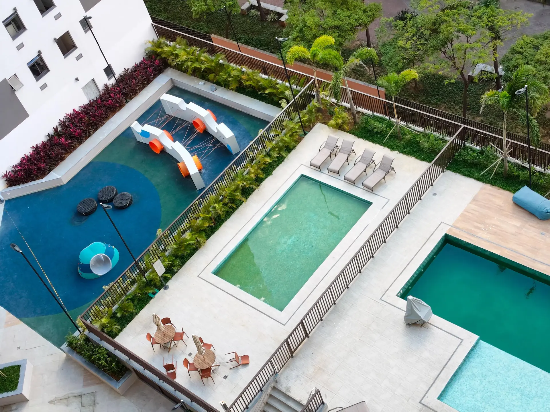 Apartamento com 2 quartos e varanda de vidro fechada — photo 11