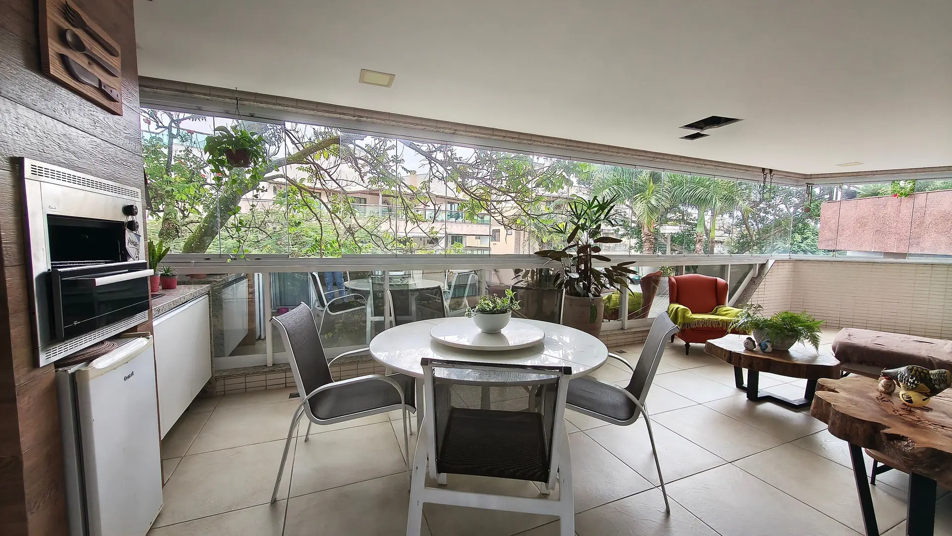 Furnished apartment, 160 m², with a glass-enclosed balcony — photo 12