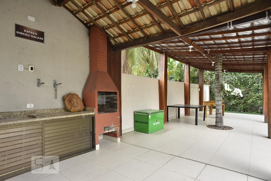 2-bedroom apartment in a building with a pool — photo 40