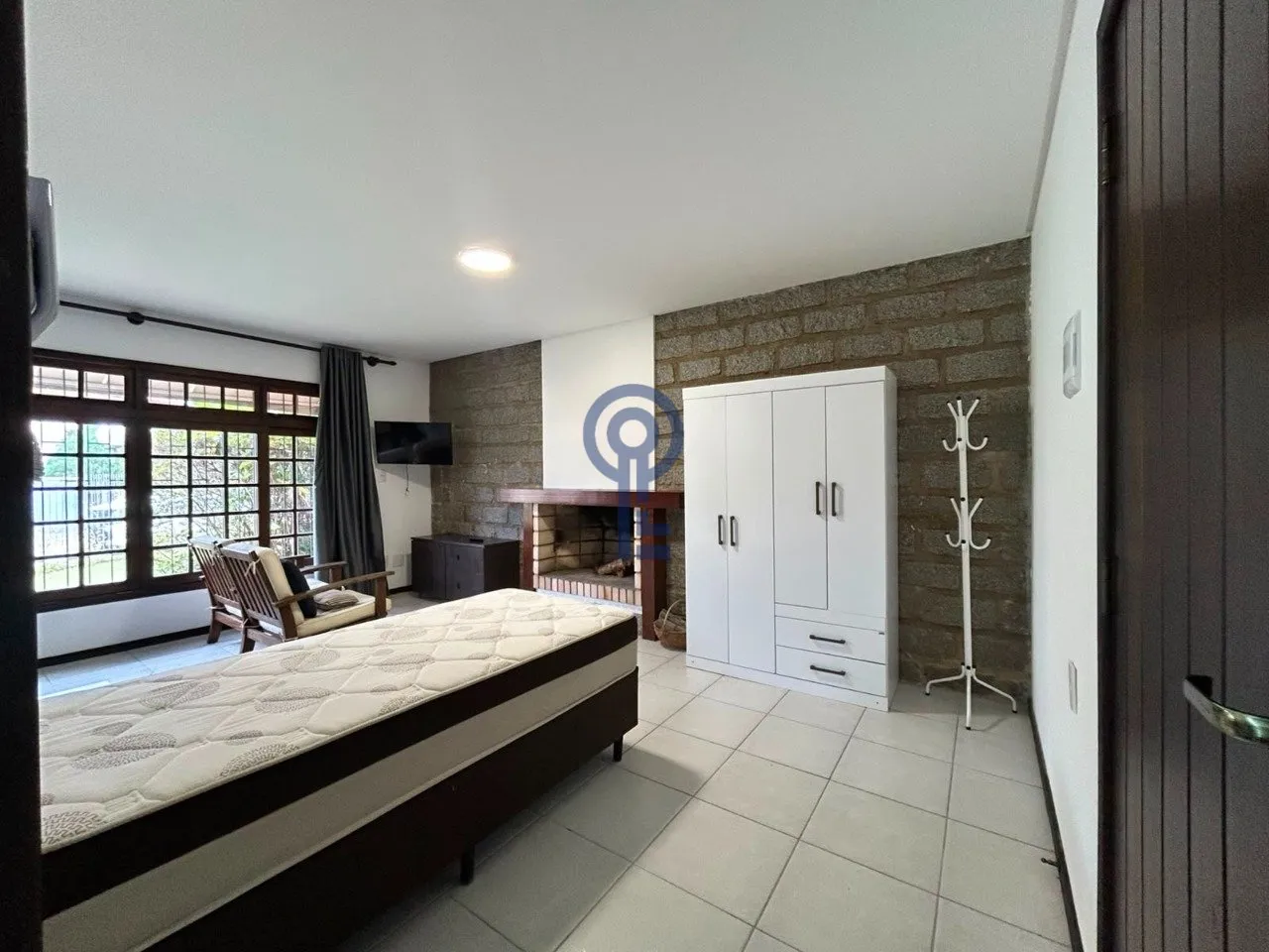 Furnished 25 m² studio with no parking and a gas kitchenette